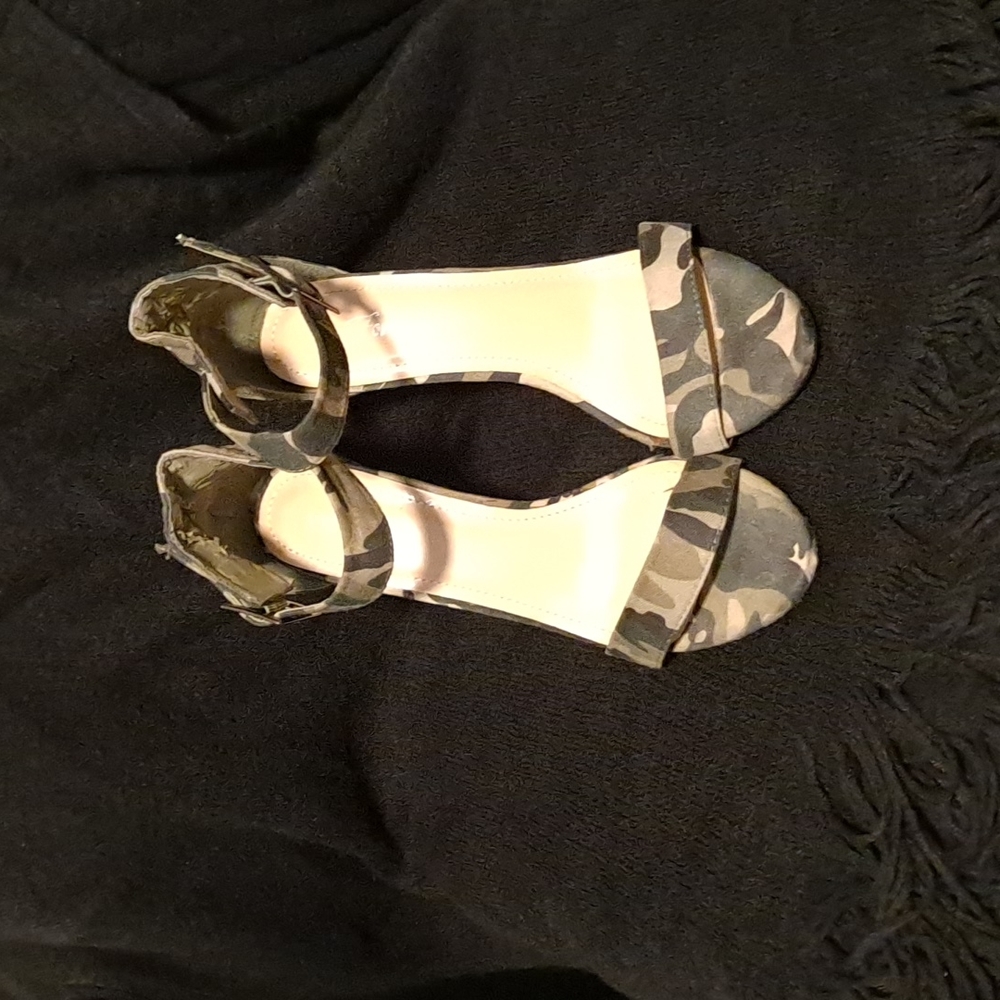 High heel camo shoes